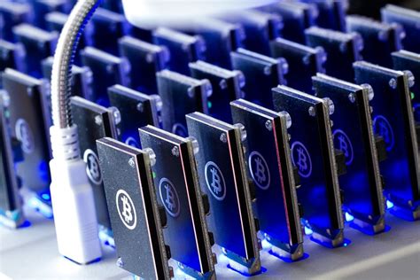 Bitcoin: Do miners calculate the balance including the mempool?
